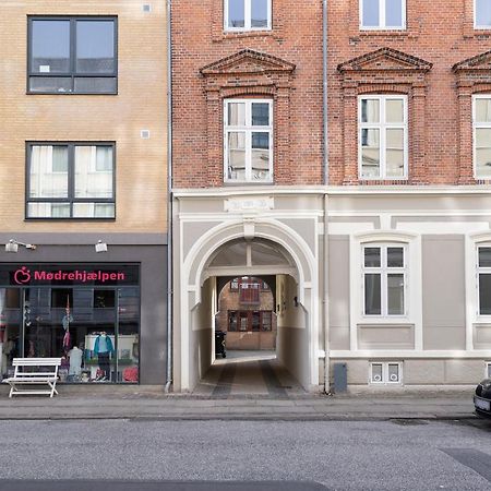 Aday - Apartment Suite 2 Aalborg Center Экстерьер фото
