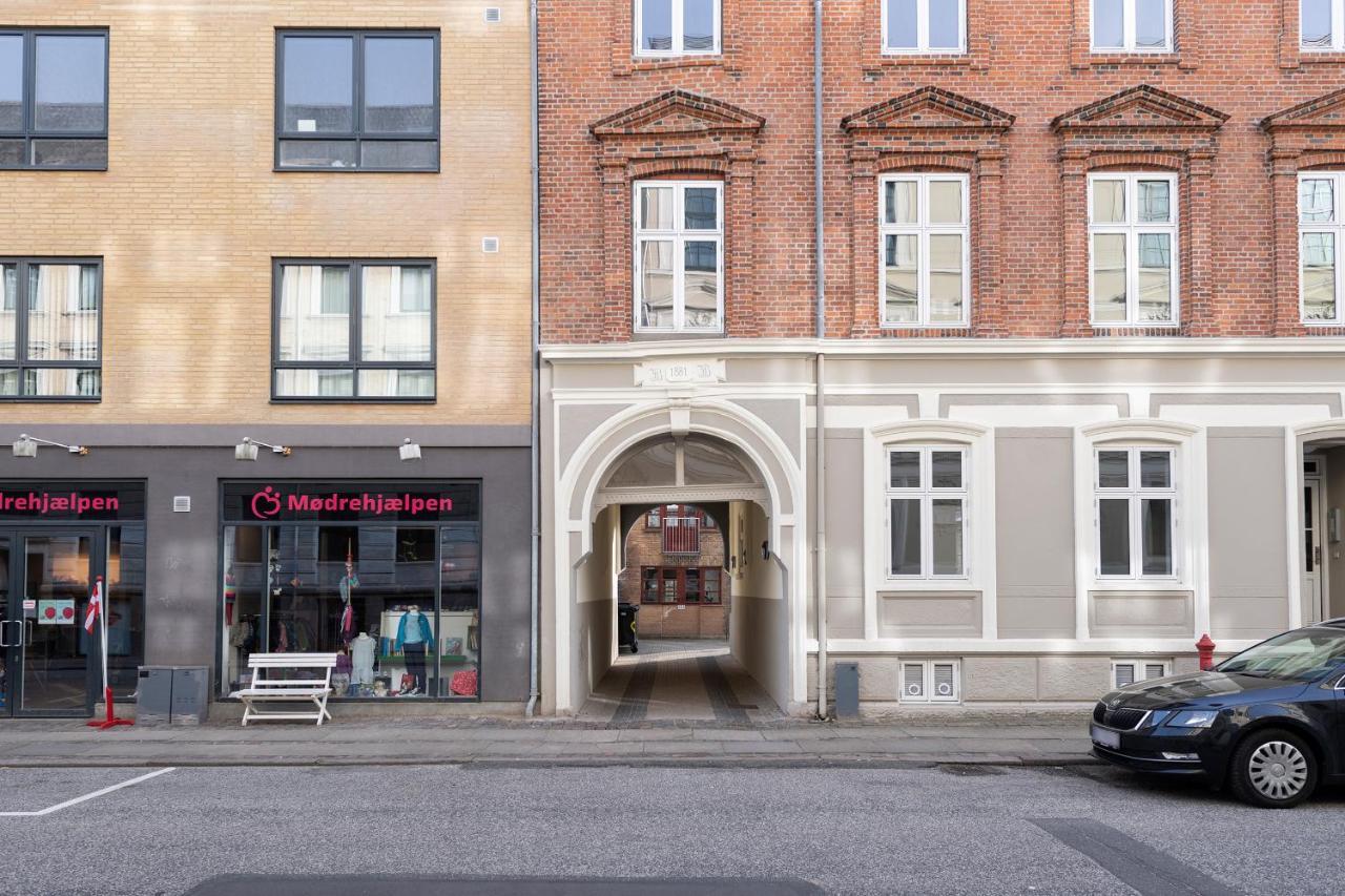 Aday - Apartment Suite 2 Aalborg Center Экстерьер фото