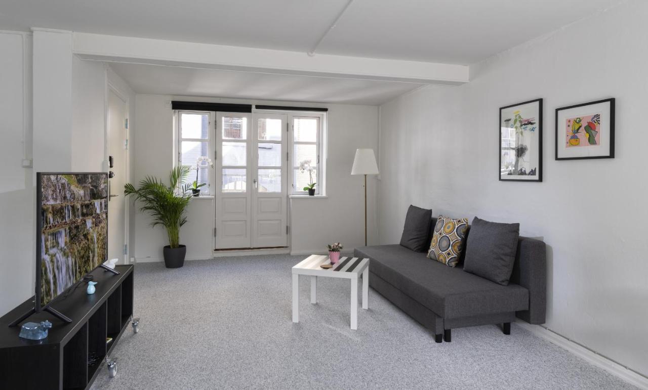 Aday - Apartment Suite 2 Aalborg Center Экстерьер фото