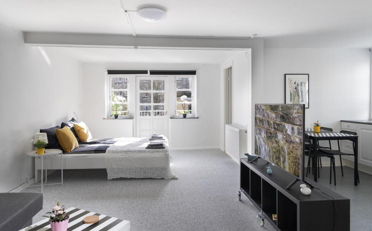 Aday - Apartment Suite 2 Aalborg Center Экстерьер фото