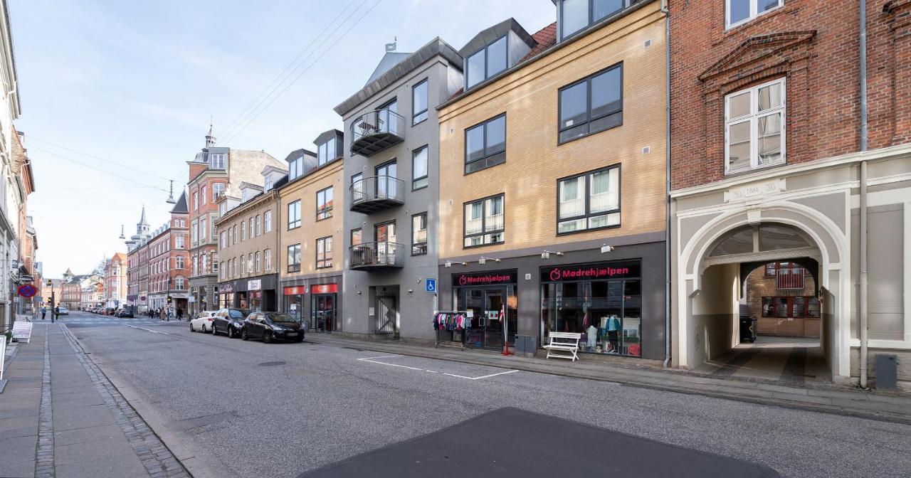 Aday - Apartment Suite 2 Aalborg Center Экстерьер фото